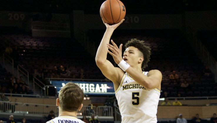 Iowa Hawkeyes hold off MI 86-83